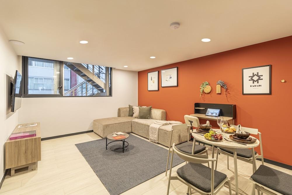 Casa Sócrates by Kukun