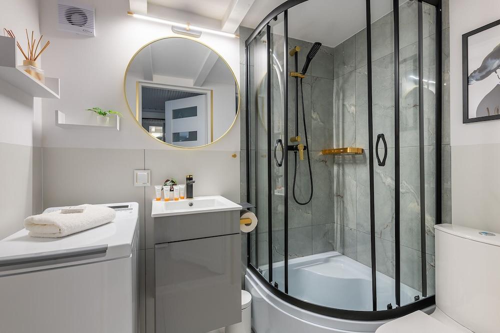 Sienna Modern Studio by Renters