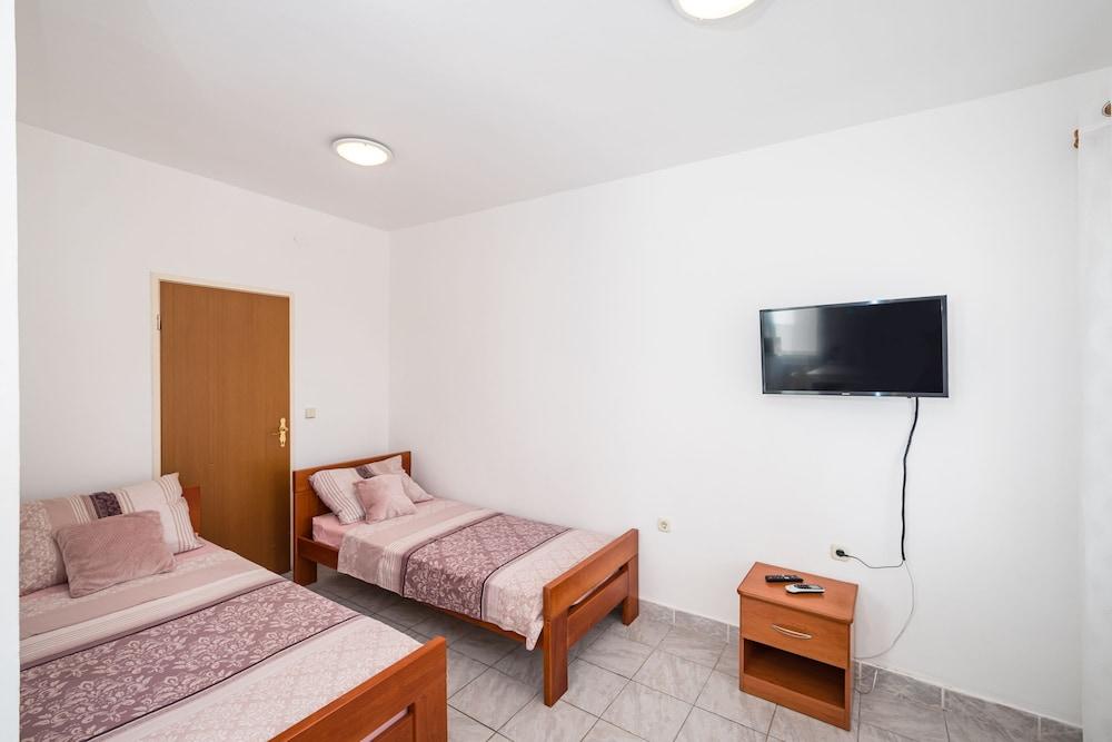 Cozy Apartment Marija With Garden