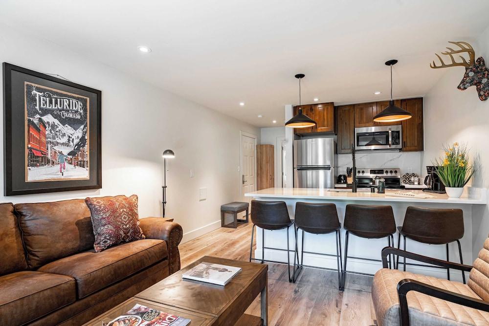 Etta Place 7 by Avantstay Ski In/ Ski Out Unit w/ Striking Views!