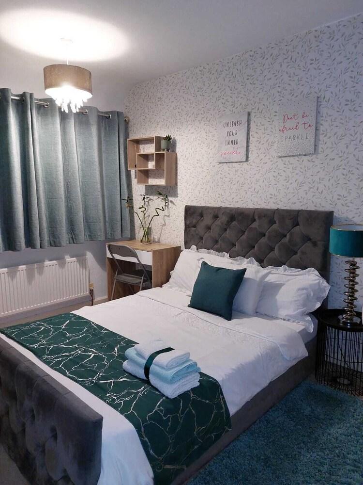 Remarkable 3-bed House in Leeds