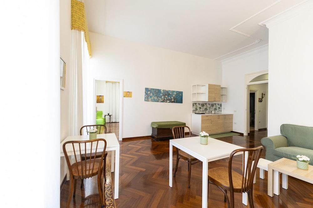 Piazza Sannazzaro 200 - Monet