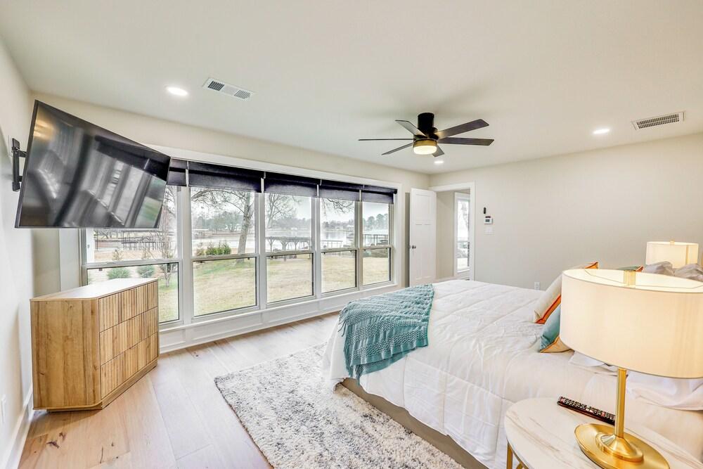 Grand Lakefront Home in Hot Springs w/ Boat Dock!