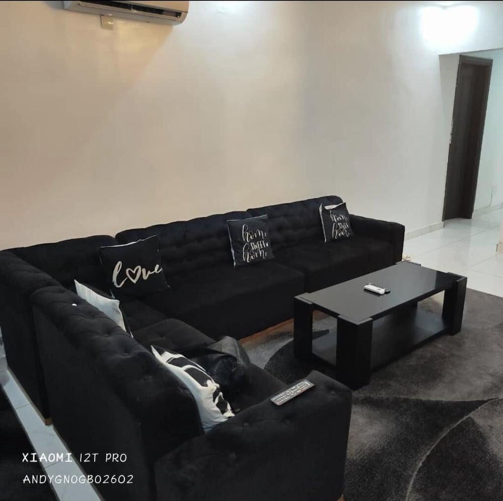 2-bed 1-bath - Sleeps 4 With Parking