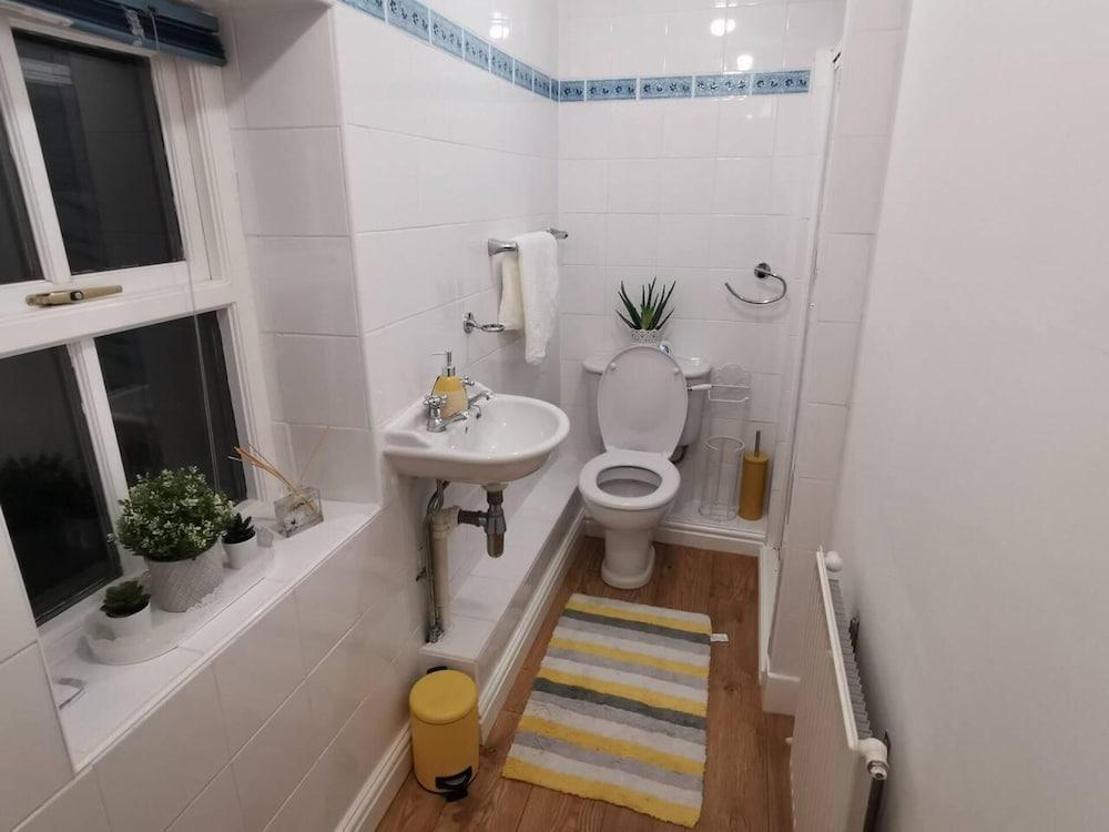 Lancaster 1 bed Cottage Apartment- M6 - Lancs Uni
