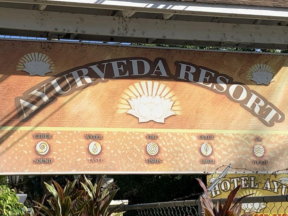 2-bedroom Apt - Enjoy 7 miles of White Sand Beach! 2 Apts by RedAwning