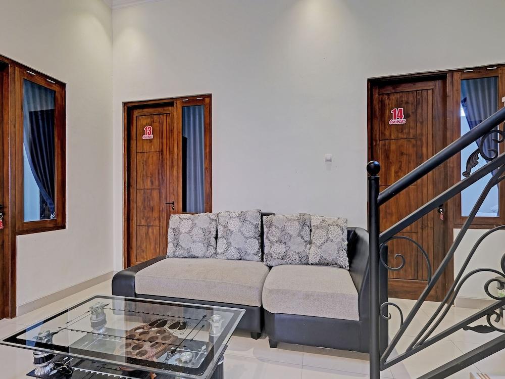 OYO Life 92935 Ayu Kost Eksklusif