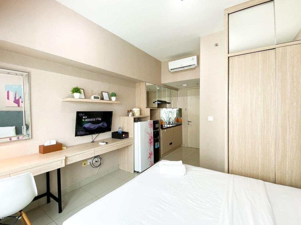 Studio Springlake Summarecon Bekasi Apartment Near Shopping Mall