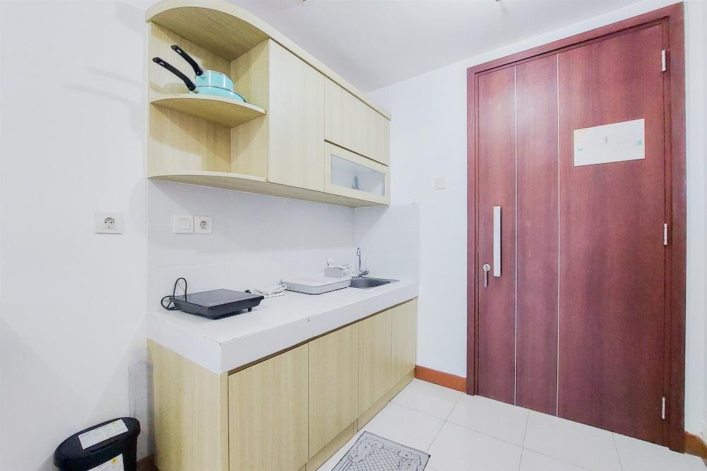 Modern Look 1Br Apartment At Scientia Residence