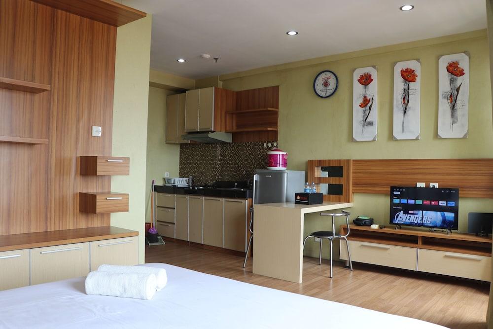 Spacious Studio The Edge Bandung Apartment