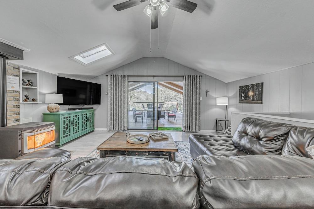 Ruidoso Retreat w/ Mtn Views ~ 20 Mi to Ski Apache