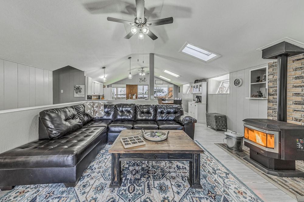 Ruidoso Retreat w/ Mtn Views ~ 20 Mi to Ski Apache