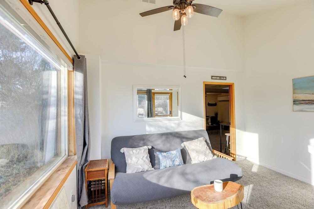 Bend Home w/ Fire Pit, 4 Mi to High Desert Museum!