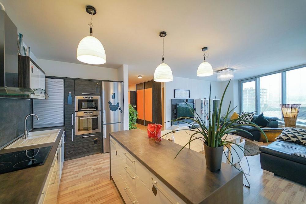 Slavic Spacious Apartment by CHORS