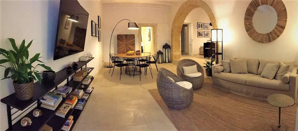 Croce Luxury Apartment With Air Conditioning, Wi-fi N0975