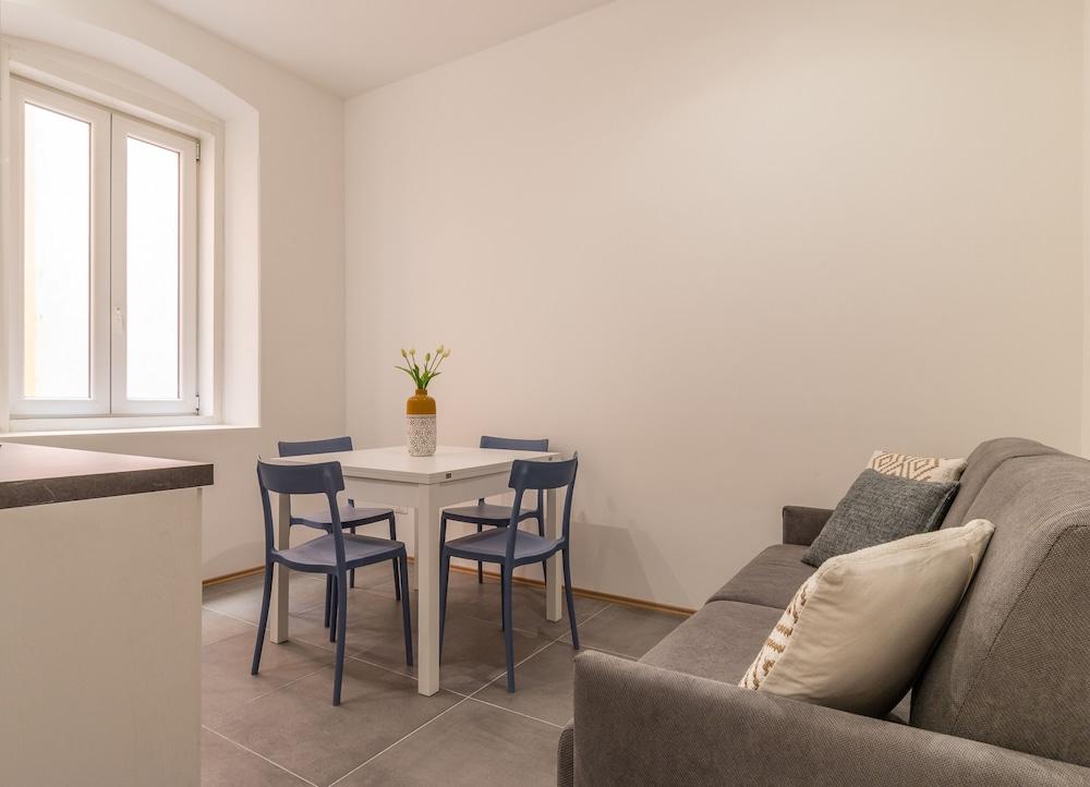 Ghiberti - Grey and Blue