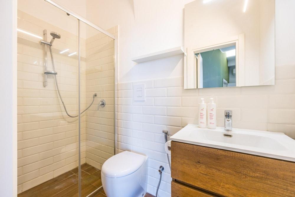 Green Tea Flat at Piazza Carit by Wonderful Italy