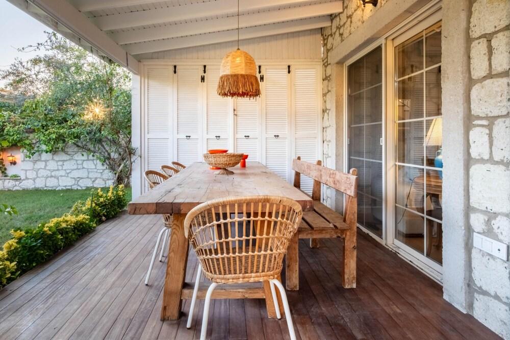 Luxury Duplex Villa w Pool and Garden in Alacati