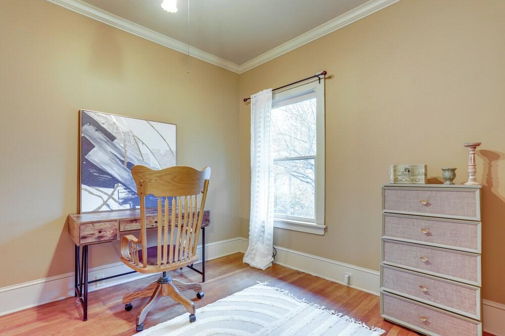 Inviting Seattle Apartment: 4 Mi to Ballard Locks