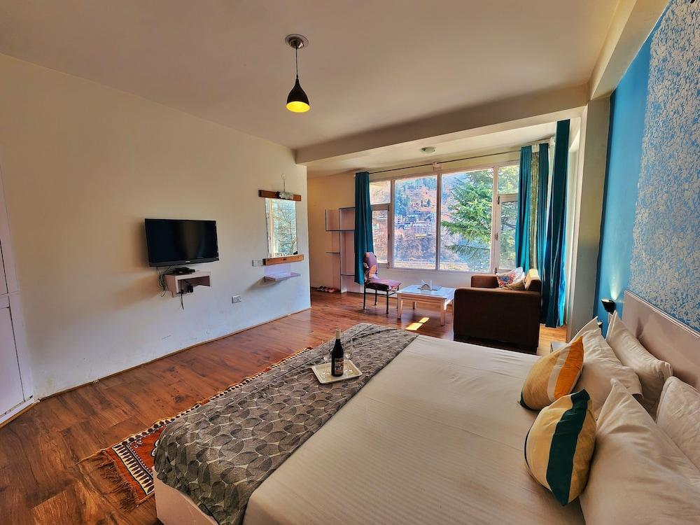 Page 3 - Riverside Rooms & Bar