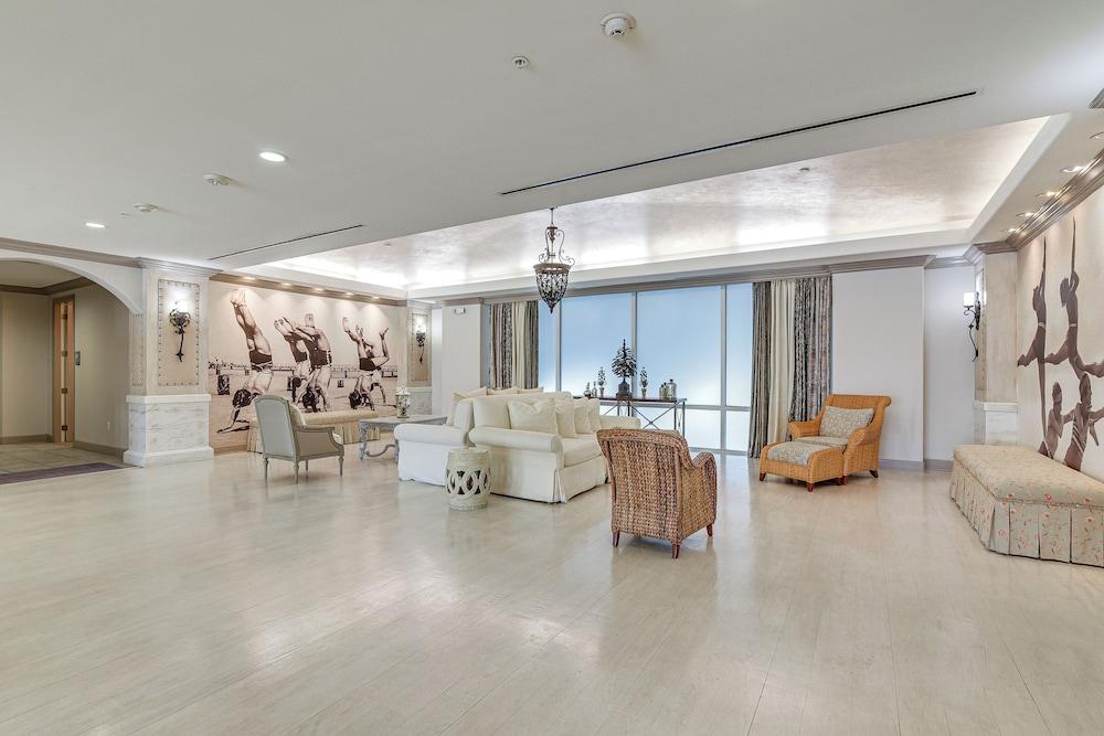 Beachfront Galveston Getaway w/ Gulf Views!