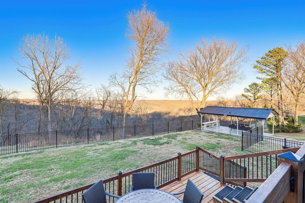 Eureka Springs Home Rental w/ Panoramic Views!