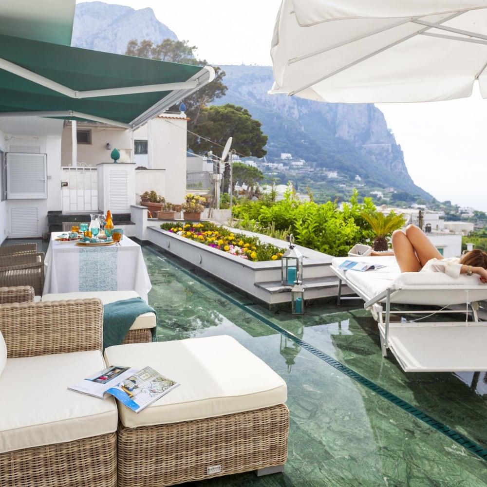 JJ Capri in Capri With 2 Bedrooms and 2 Bathrooms