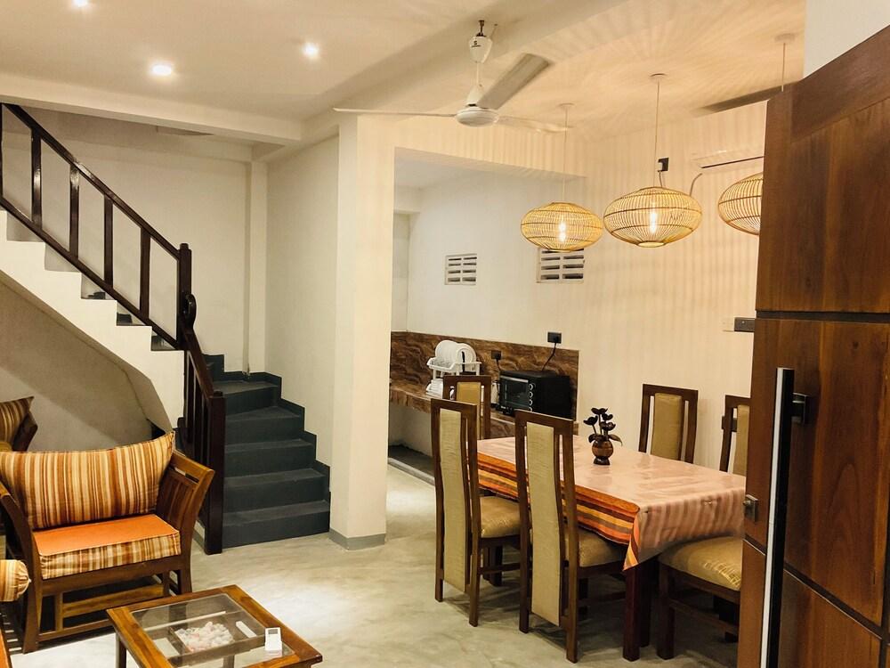 Room in Villa - Surf 247 Weligama - Deluxe Double Room With Side Sea View