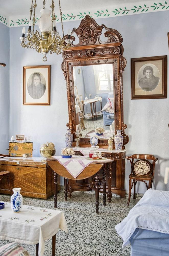 2islands Waterfront House