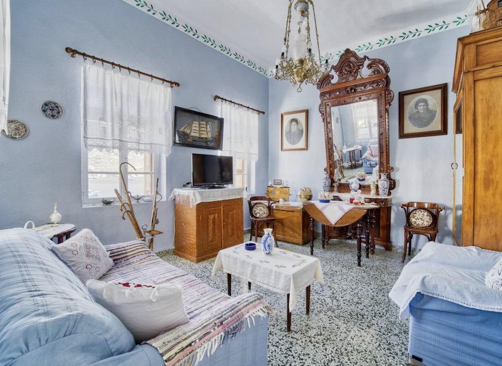 2islands Waterfront House