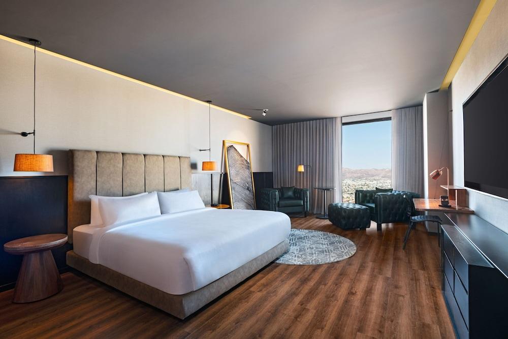 VETTA Distrito Uno, Autograph Collection