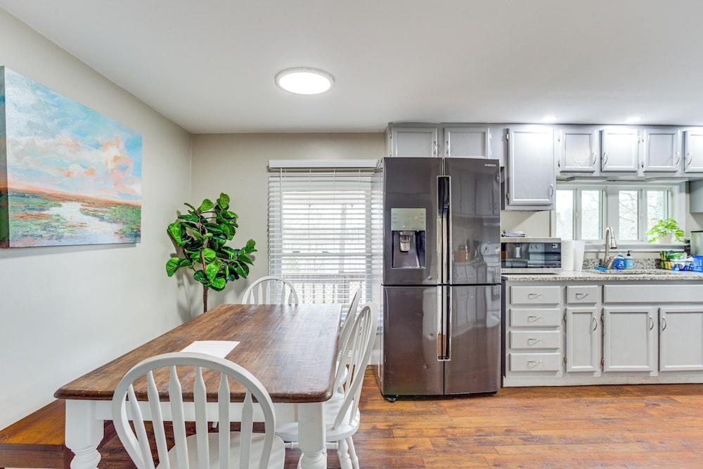 Lakefront Getaway w/ Porch in Athens Area!