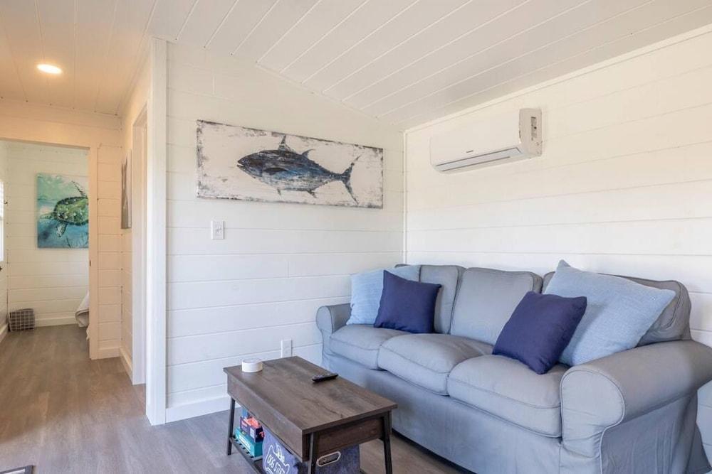 Tiny House 2 5 hrs NYC and Boston Waterfront Wifi