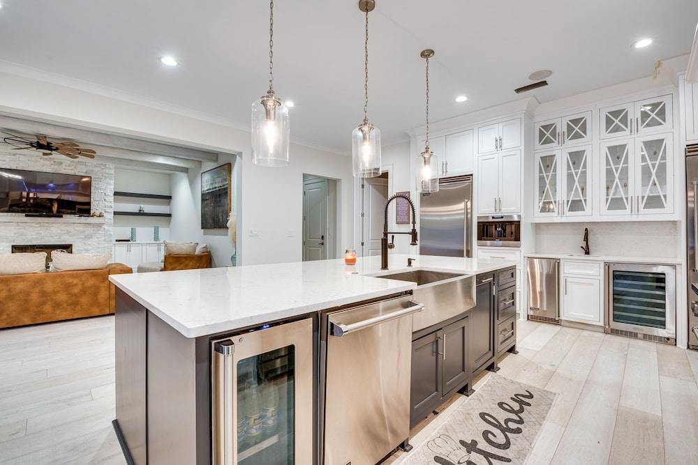 Sprawling Suwanee Home: Theater, Pool, Hot Tub!