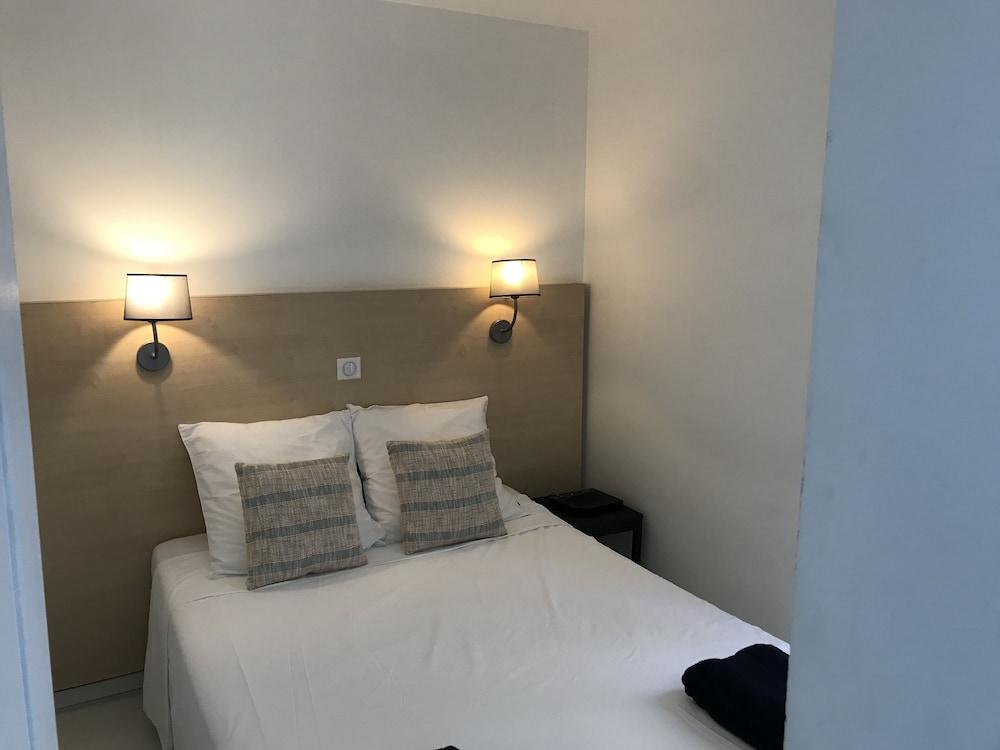 Costa Plana Collection