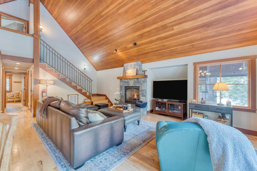 Ward Creek by Avantstay 5 Min Walk to Lake, Deck