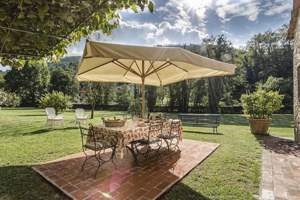 Citrus Charm Farmhouse