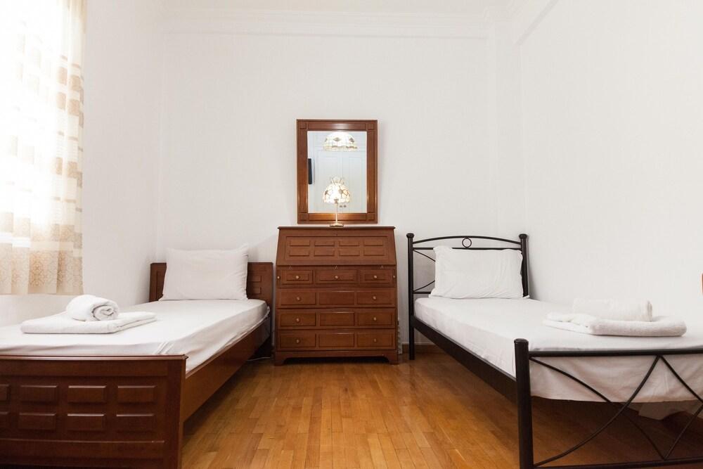 Koukaki Vintage Look 2BR Apt w Balcony