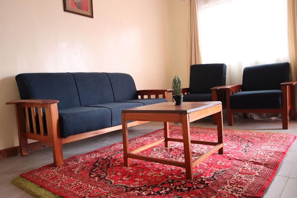 Lux Suites Ebony Mara House