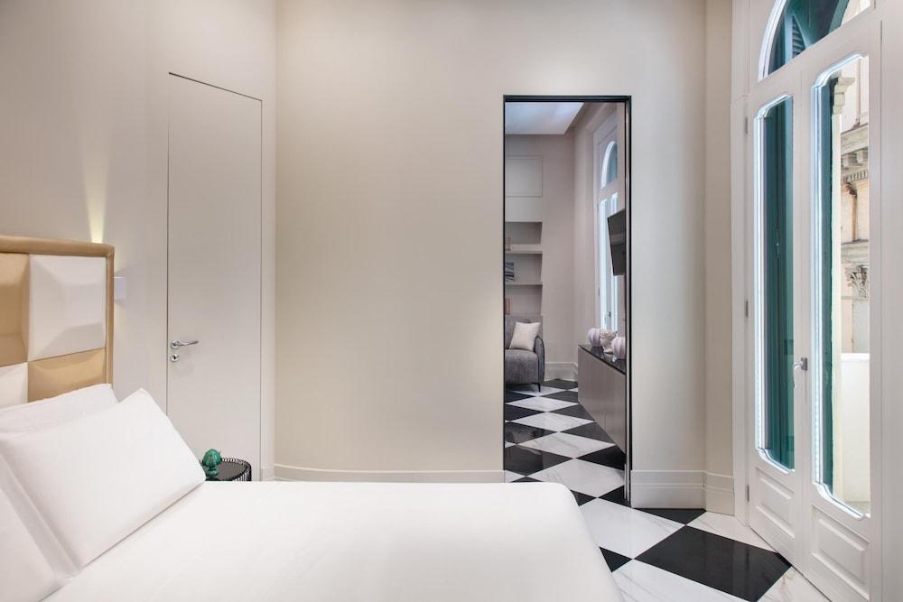 Lady Rose One in Naples