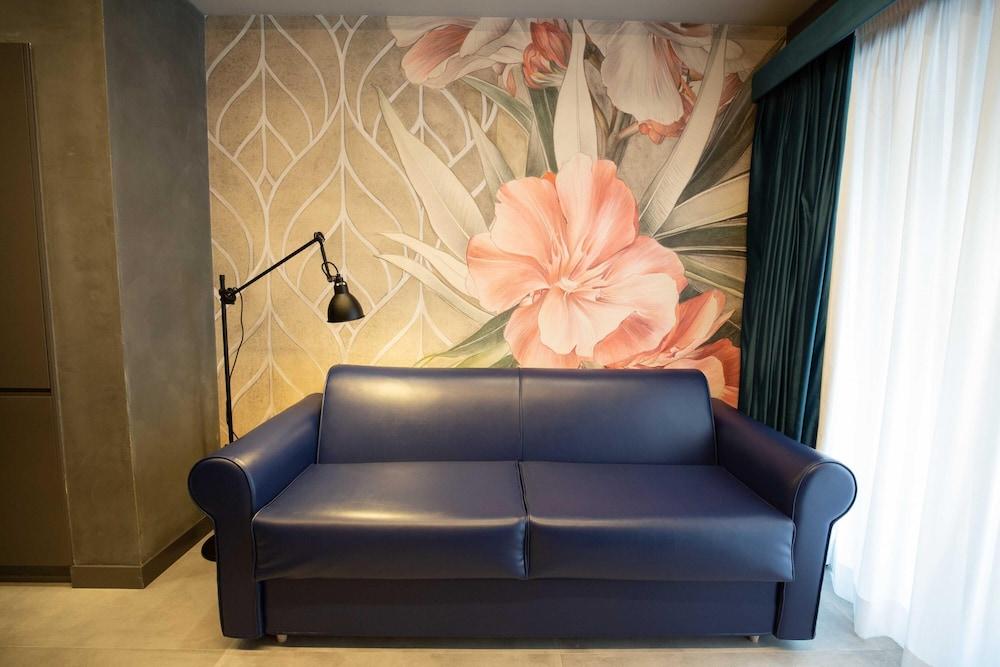 Blu Diamond in Naples