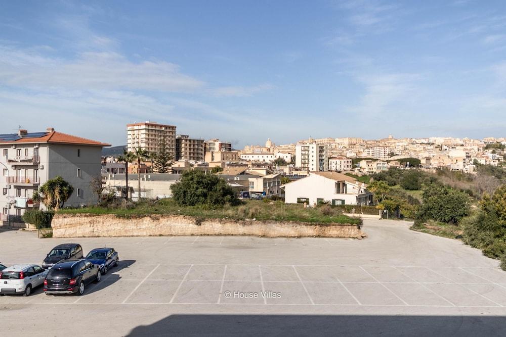 Iris Apartment in Noto