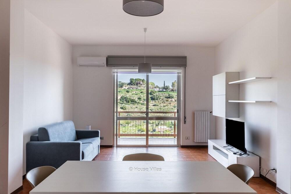 Peony Apartment in Noto