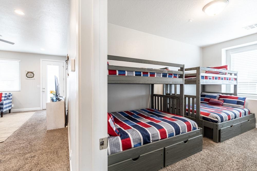 Zion Experience 4 Bedroom Townhouse by RedAwning