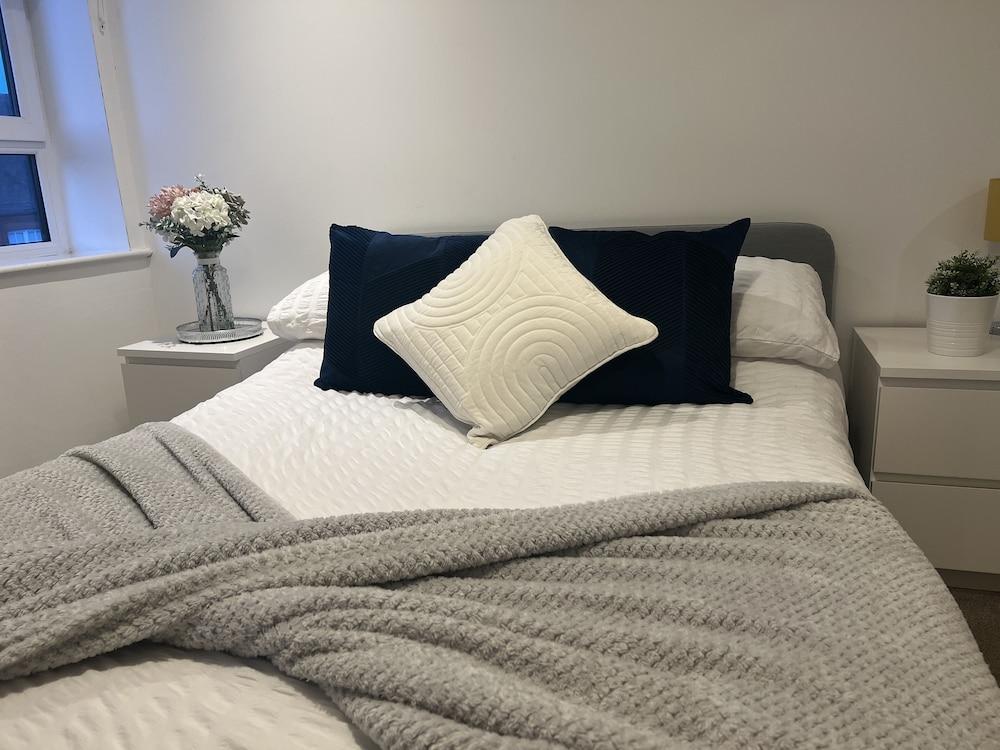 Hull Spacious Apartment 7