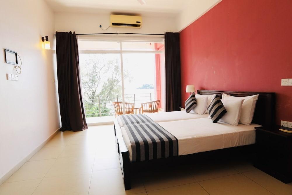 Twenty- Two Dazzle Bay