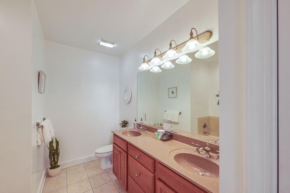 3 Mi to Beach: Ocean View Getaway w/ Pool Access