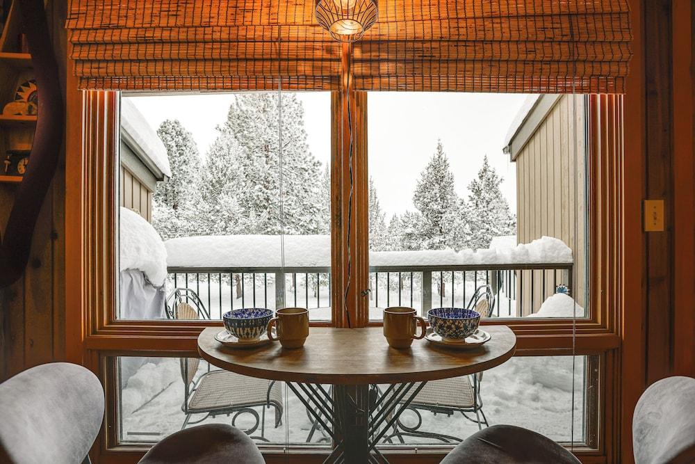 Mt Bachelor Village Resort Condo: 19 Mi to Skiing!