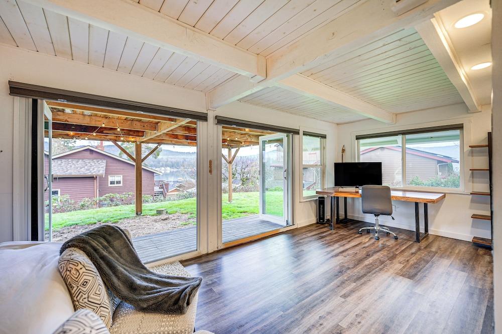 Stylish Bellingham Home w/ Lake + Mountain Views!