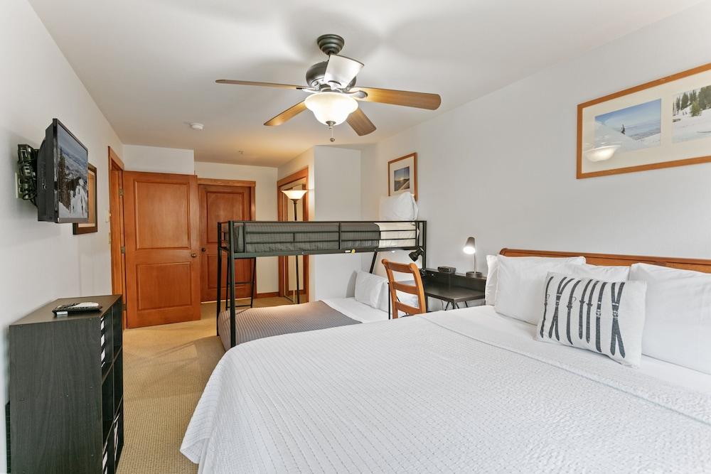 1404 - Two Bedroom Standard Eagle Springs West 2 Condo by RedAwning